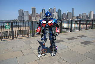Illustration for article titled Terminator's T-800 Walks the Streets of Brooklyn